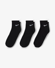Load image into Gallery viewer, Nike Everyday Cushioned Ankle Socks (3 Pairs) Black