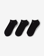 Load image into Gallery viewer, Nike Everyday Cushioned Training No-Show Socks (3 Pairs) Black
