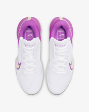 Load image into Gallery viewer, NikeCourt Women&#39;s Air Zoom Vapor Pro 2 HC (White/Fuschia)
